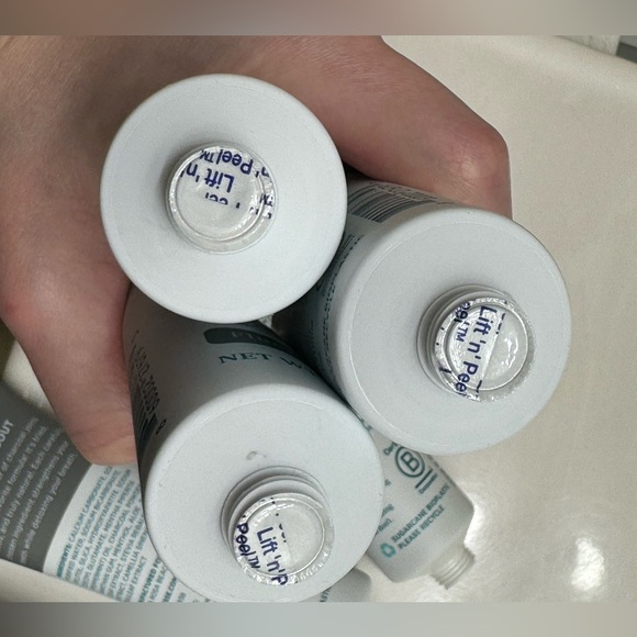 Wellnesse Charcoal Toothpaste 4oz x6 - Picture 9 of 10